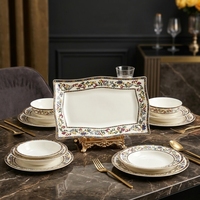 Service de table en porcelaine fine pour banquet impérial, décoré d'émail, bordure dorée, motif floral, vaisselle en céramique pour fête