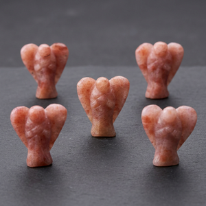 Figura de Ángel Tallada en Cuarzo Rosa con Alas de Corazón, Piedra Semipreciosa Hecha a Mano, Decoración para el Hogar - Product Image 1