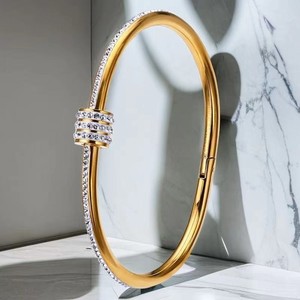 Bracciale di Tendenza in Acciaio al Titanio Light Luxury con Zirconi Micro-Incastonati <span class=keywords><strong>per</strong></span> Donna, Popolare e di Tendenza, Braccialetto di <span class=keywords><strong>Coppia</strong></span> alla Moda - Product Image 3