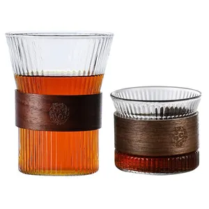 卸売カスタムロゴ透明ホウケイ酸ガラスカップ再利用可能ポータブルかわいいマグカップ木製フープ付きコーヒー水ワインティードリンク