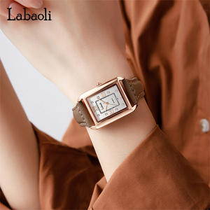 Montre à quartz pour femme avec bracelet en cuir carré - Product Image 2