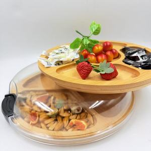 Plateau de service rond en bambou avec compartiments et couvercle transparent pour fruits, fromages, fêtes et pique-niques - Product Image 1