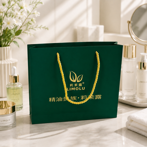 Bolsa de Papel de Lujo Verde con Asa de Cuerda Dorada, Papel Artístico con Laterales Reforzados, Empaque Cosmético, Logotipo Personalizado, Estampado Dorado - Product Image 3