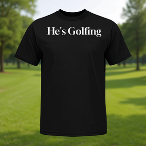 Camiseta He's Golfing de manga corta con cuello redondo para mujer, deportes y juegos - Product Image 3