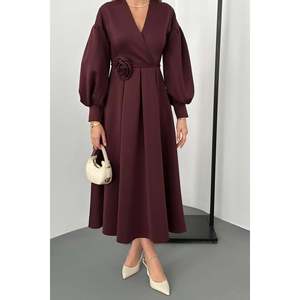 Robe scuba bordeaux coupe trapèze, col rond, taille naturelle, en tissu tissé, confortable, pour le bureau - Product Image 2