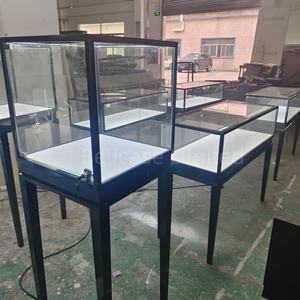 <span class=keywords><strong>Armoire</strong></span> à bijoux de luxe sur pied en acier inoxydable doré brossé avec base décorée de marbre vert - Product Image 4