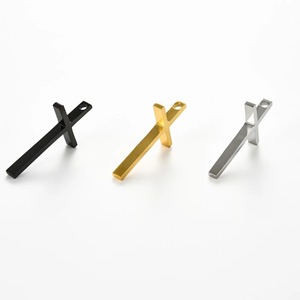 Ciondolo a croce di Gesù semplice e minimalista per uomo e donna, in acciaio inossidabile unisex, taglia S/M/<span class=keywords><strong>L</strong></span>, non sbiadisce, ciondolo religioso cristiano, idea regalo. - Product Image 5