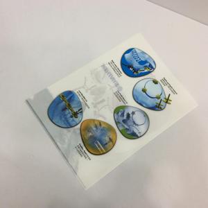 Servicio de Impresión Digital de Póster Tríptico en Papel Ecológico Laminado con Película Impresa en 6 Colores Pantone y Logotipo Personalizado - Product Image 2