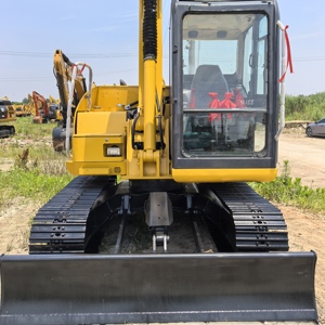 Mini excavadora Komatsu pc70 pc70-8 de 7 toneladas con certificación CE, usada para trabajos de construcción. - Product Image 2