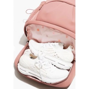 Échantillon gratuit - Sac à dos léger pour ordinateur portable, résistant à l'eau, en polyester, pour femmes, idéal pour le sport et les voyages, certifié BSCI. - Product Image 3