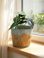 Pot Bunga Logam Galvanis Ukiran Tangan Motif Tulip Kuning 7.5 inci Carol Wholesale, Dekorasi Taman Rustic untuk Rumah