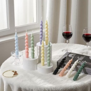Velas Aromáticas Modernas Hechas a Mano con Tallo Largo, Espiral Retorcida de Cera de Parafina, Creando Atmósfera Navideña y de Cumpleaños - Product Image 4