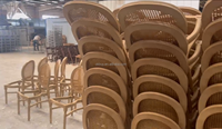 Chaise de salle à manger en plastique PP, structure en plastique, dossier en rotin, chaise de mariage, mobilier de banquet, mobilier d'hôtel