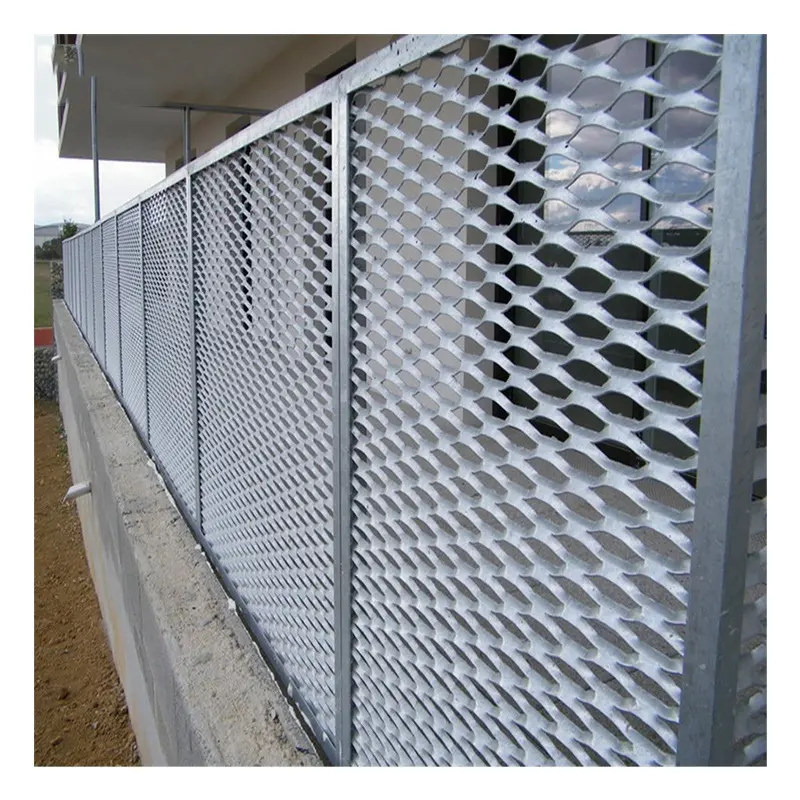 Panneaux de clôture décoratifs en diamant robustes, maille métallique étendue pour balustrade extérieure