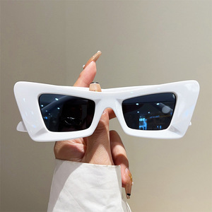 Gafas de Sol Finewell 3665 2023 UV400 con Lentes de PC, Diseño Ojo de Gato, Lujosas y Modernas para Mujer, Verde Amarillo - Product Image 5