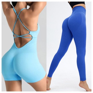 Spedizione Immediata. L'aspetto nudo alla moda è sexy. Gli atleti indossano abiti sportivi ad asciugatura rapida. Set Yoga Leggero da Donna per Fitness - Product Image 3
