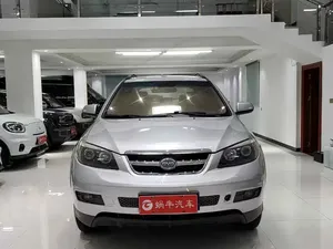 Vente en gros à bas prix <span class=keywords><strong>BYD</strong></span> S6 2018 2019 2020 Essence 2.4 SUV Voiture d'occasion Conduite à gauche 5 places Chine avec garantie d'un an - Product Image 2