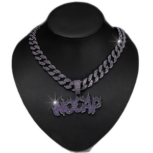 Nuevo Collar <span class=keywords><strong>de</strong></span> Aleación con Letra <span class=keywords><strong>de</strong></span> Llama <span class=keywords><strong>de</strong></span> <span class=keywords><strong>Amazon</strong></span>, Colgante con Incrustaciones <span class=keywords><strong>de</strong></span> Diamantes Morados, Estilo Hiphop Retro, <span class=keywords><strong>para</strong></span> <span class=keywords><strong>Hombre</strong></span> - Product Image 1