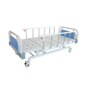 Lit d'hôpital médical manuel Careland à 3 manivelles, trois fonctions, pour soins intensifs, avec matelas, poteau porte-perfusion et table repas - Offre Spéciale - Product Image 4
