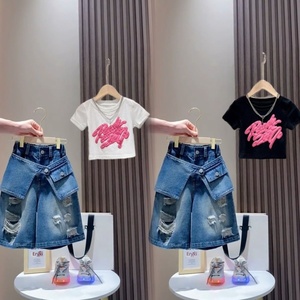 Set estivo in due pezzi in stile coreano per <span class=keywords><strong>ragazze</strong></span>, t-shirt a maniche corte e pantaloni capri in denim con stampa di cartoni animati per <span class=keywords><strong>ragazze</strong></span> più grandi - Product Image 4