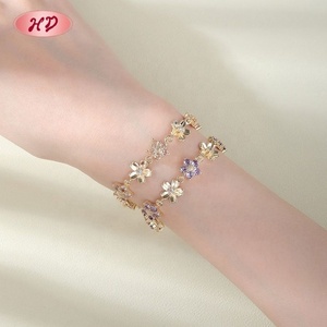 Fournisseur en gros – Bracelet chaîne et maillons en laiton plaqué or 18 carats avec zircon rose, motif fleur vintage – Bijou cadeau d'anniversaire pour femme - Product Image 3