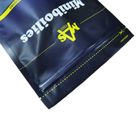 Pochette en plastique durable de 5kg de taille personnalisée sac noir mat anti-odeur grande pochette debout