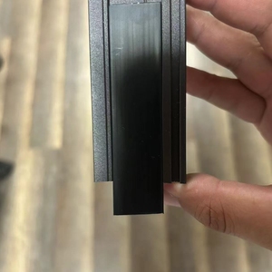 Profilo a U Nero Satinato per Binario Integrato, Combinazione Chimera Flessibile di Gomma e Plastica, Componenti Aderenti - Product Image 6