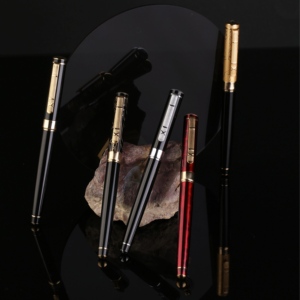 Stylo plume en laiton de style vintage avec pointe en iridium M pour les collectionneurs de stylos et les cadeaux d'anniversaire uniques - Product Image 4