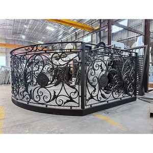 Balustrades de balcon en <span class=keywords><strong>fer</strong></span> forgé de luxe avec plateforme pour maisons, clôture en métal courbée, balustrades de <span class=keywords><strong>terrasse</strong></span> - Product Image 1