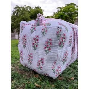 Bolsa de Lona Acolchada de Algodón Hecha a Mano, Interior Espacioso y Ligero con Estampado de Bloques Tradicional, Diseño Duradero - Product Image 2