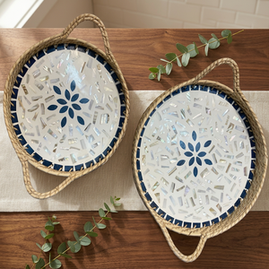 Bandeja Redonda de Bambú LORD con Incrustaciones de Madreperla, Diseño Floral Azul, Plato Decorativo para Mesa, Hecho en Uttar Pradesh - Product Image 4