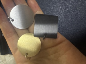 Targhetta ID Rettangolare in Metallo Spazzolato di Alta Qualità con Placcatura PVD a Lunga Durata, Regalo per Uomo, Vendita all'Ingrosso - Product Image 5