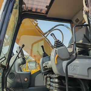 Excavatrice Caterpillar 330D2L d'occasion de 33 tonnes, marque japonaise, équipement de construction usagé avec moteur, pompe à engrenages et roulement - Product Image 3