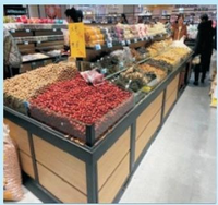 Étagère de présentation réglable en fer, bois et acier pour fruits et légumes avec roulettes pour supermarché