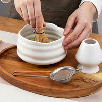 Ensemble cadeau de thé matcha de style japonais éco-responsable RTS avec fouet en bambou, emballage en boîte brune, bol en céramique blanc rose