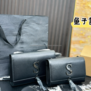 Sac à bandoulière de luxe pour femme Kate avec chaîne à pampilles, sac accordéon à pampilles et sac messager croissant à porter sous le bras - Product Image 2