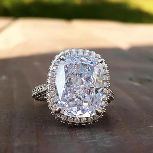 Anello in Oro Bianco con Diamante Taglio Cushion, Diamante Naturale Colore D, Gioiello da Donna per Fidanzamento - Product Image 5