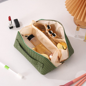 Vente en gros <span class=keywords><strong>Trousse</strong></span> <span class=keywords><strong>de</strong></span> maquillage à motif tissé Ensemble <span class=keywords><strong>de</strong></span> <span class=keywords><strong>toilette</strong></span> <span class=keywords><strong>de</strong></span> voyage Sac <span class=keywords><strong>de</strong></span> rangement haut <span class=keywords><strong>de</strong></span> gamme à la mode <span class=keywords><strong>Grande</strong></span> capacité <span class=keywords><strong>Trousse</strong></span> cosmétique pour femmes - Product Image 3