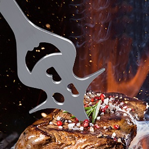 Juego de 5 utensilios de barbacoa de acero inoxidable con mango de madera: espadas para carne, tenedores y espátulas para asar. - Product Image 4