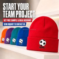 Nouveauté : Bonnets d'hiver unisexes personnalisés brodés, tricotés, polyvalents, unis avec patch en caoutchouc PVC 3D, logo de but de football