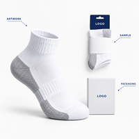 Chaussures de course athlétiques blanches à semelle coussinée, respirantes, en maille, avec gestion de l'humidité, maintien du talon et bout plat