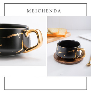 Set di Tazze da Caffè di Lusso in Stile Nordico, Tazze in Porcellana con Design Marmorizzato Dorato, Set di Tazze da Tè in Ceramica Nera con Piattino in Legno - Product Image 2