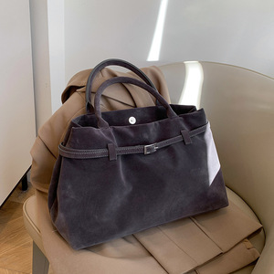 Bolso Tote de Hombro Casual para Mujer, Estilo Retro Otoño Invierno, en Terciopelo Mate, con Capacidad de 3L+ - Product Image 6