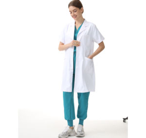 Blouse de laboratoire pour femmes à manches courtes en polyester/coton de la marque Rosen, personnalisable avec logo, pour la détection des aiguilles, idéale pour les hôpitaux et les cliniques. - Product Image 3