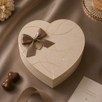 Boîte cadeau en chocolat en forme de cœur avec impression personnalisée en feuille d'or, avec couvercle et base anti-graisse de qualité supérieure, pour des friandises et des truffes romantiques