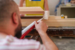 Colle liquide écologique à séchage rapide sans clouage, adhésif puissant pour construction et jointement de plinthes - Product Image 3