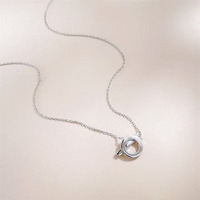 Collier ras du cou ajustable en or blanc 18 carats avec diamant de laboratoire et lettre Q, élégant et raffiné, pour femme