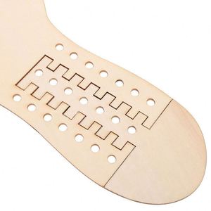 Moule à chaussettes en bois extensible multifonctionnel pour tricotage, avec conception réglable pour le façonnage et la présentation des chaussettes - Product Image 3