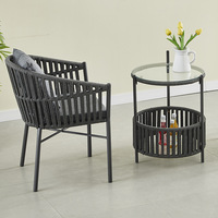 Ensemble de chaises en rotin et tables de café pour salon de villa extérieur, design moderne, durable pour jardin et cour