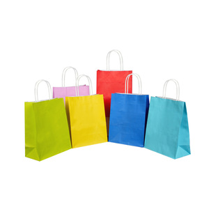 Sacs en papier kraft couleur naturelle biodégradables avec impression de logo pour emballage cadeau et boissons - Product Image 1